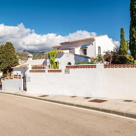 Villa Bella, - R9968 *