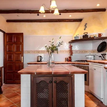 Bella, - R9968 Nerja
