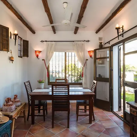 Bella, - R9968 Villa Nerja